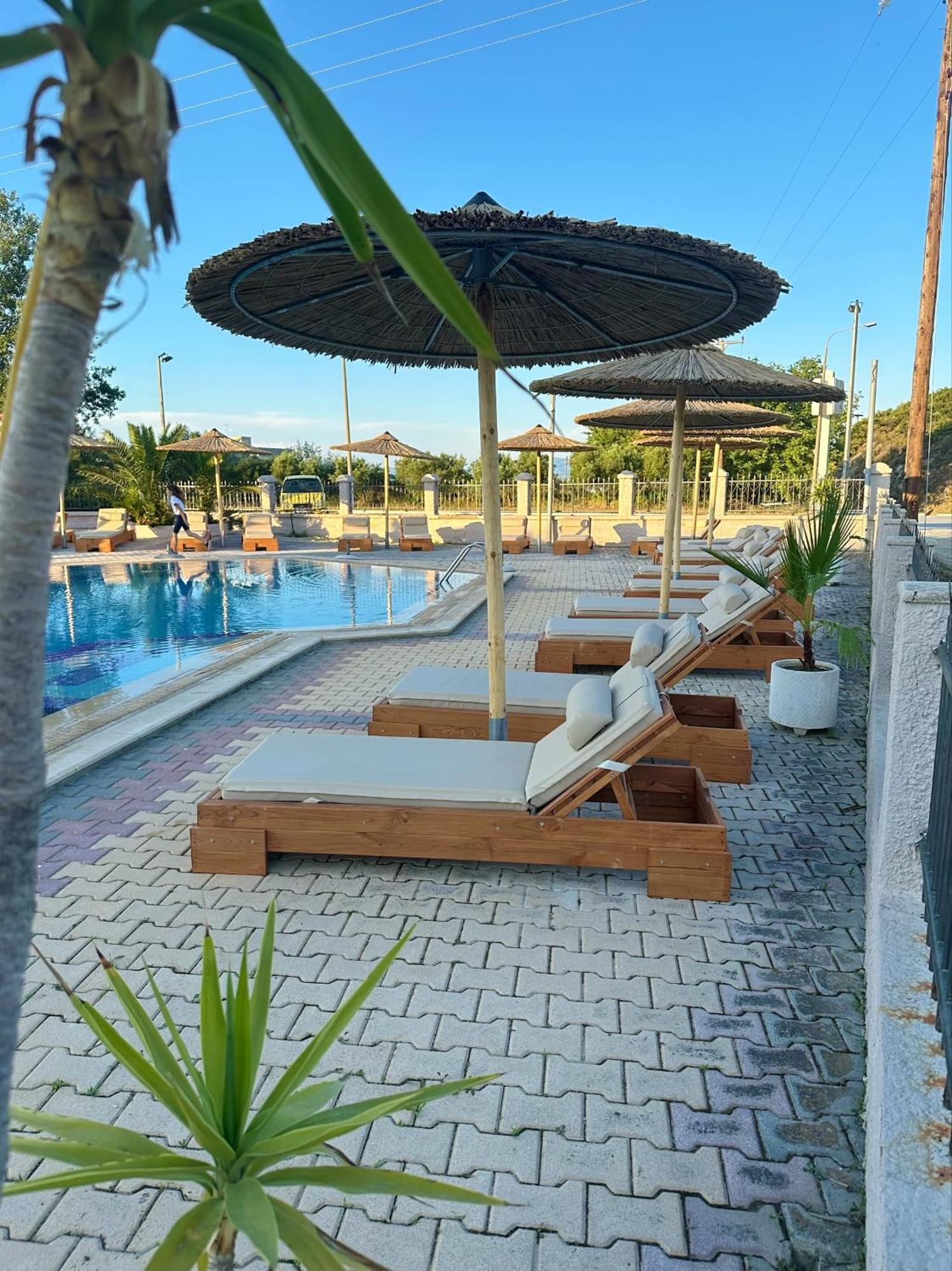 Hotel Palmera Sarti Exteriör bild