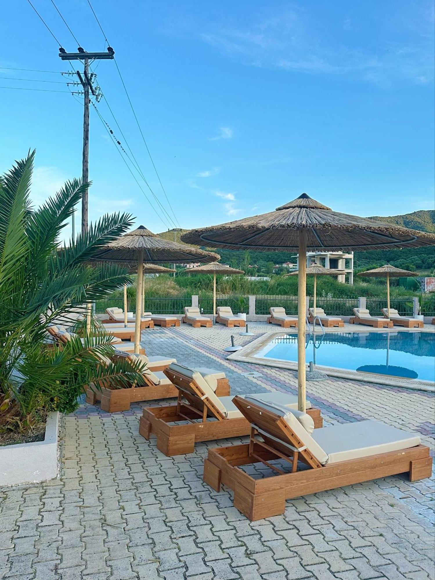 Hotel Palmera Sarti Exteriör bild
